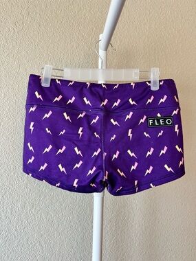 FLEO purple lightning bolt print original shorts size medium EUC